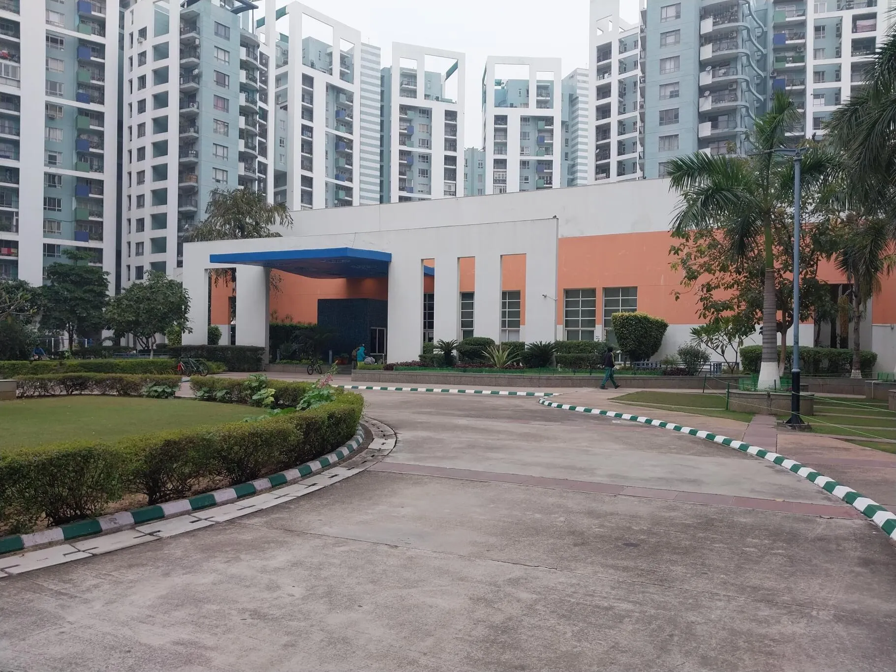 Flats for Rent in Unitech Close North Gurgaon